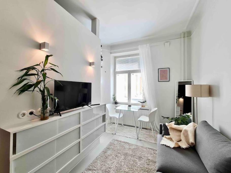 Stylish Studio In Downtown Хельсинки Экстерьер фото