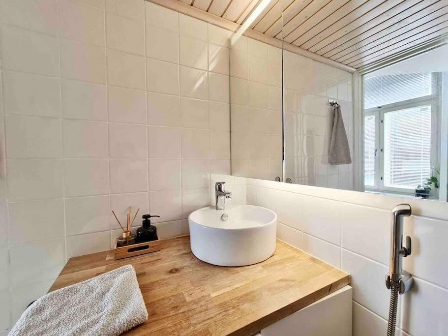 Stylish Studio In Downtown Хельсинки Экстерьер фото